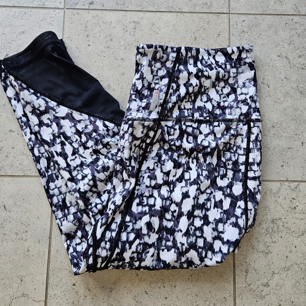 ZELLA Cropped Leggings - Hi rise/ hi waisted-  black, white, and gray